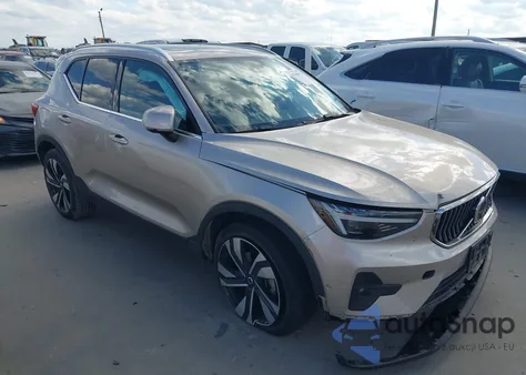 2024 Volvo Xc40 B5 Ultimate Bright Theme z USA, uszkodzony, nr VIN YV4L12UFXR2229918